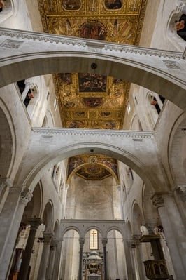 photo spots in Puglia - Basilica San Nicola