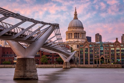 photos of London - St Paul's Cathedral from Millennium Bridge