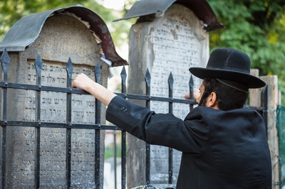 images of Krakow - Remuh Synagogue and Cemetery