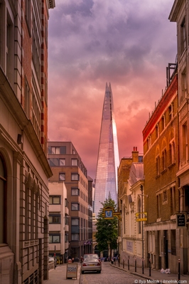 London instagram spots - View of the Shard from St Mary at Hill 