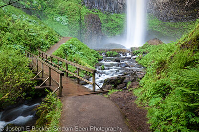 photography locations in Oregon - Latourell Falls