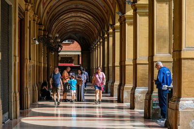 pictures of Bologna - Piazza Cavour