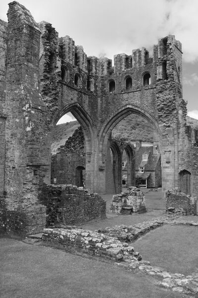 photos of South Wales - Llanthony Priory