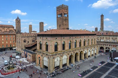 Emilia Romagna instagram spots - Palazzo del Podestà and Palazzo re Enzo