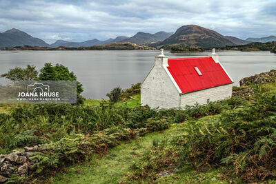 Scotland instagram spots - Red Roof Cottage, Ardheslaig