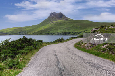 photography spots in Scotland - Stac Pollaidh view from Loch Lurgainn