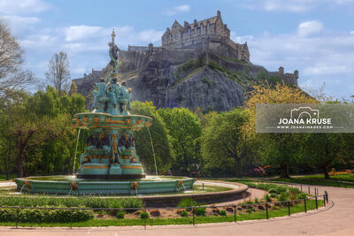 photo spots in Scotland - Edinburgh Castle from the Ross Fountain
