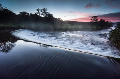 photography spots in England - Chatsworth Weir