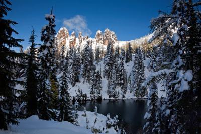 photo spots in North Cascades - Blue Lake/Early Winters Spires