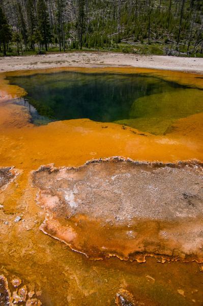 photo spots in Wyoming - Emerald Pool – Black Sand Basin