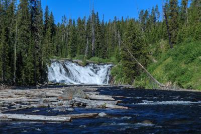photo locations in Wyoming - Lewis Falls