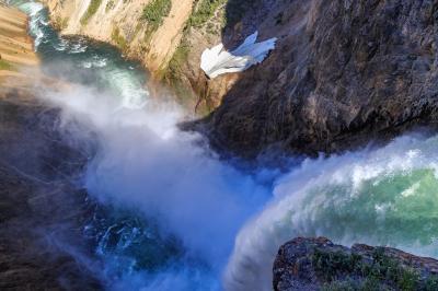 instagram spots in United States - LYF - Brink of the Lower Falls