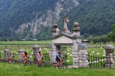 Slovenia photo spots - Modrejce WWI Cemetery 