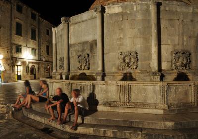 photo locations in Dubrovnik - Great Onofrio Fountain