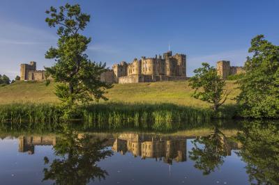 images of Northumberland - Alnwick Castle and the River Aln