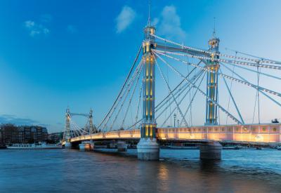 London instagram spots - Albert Bridge