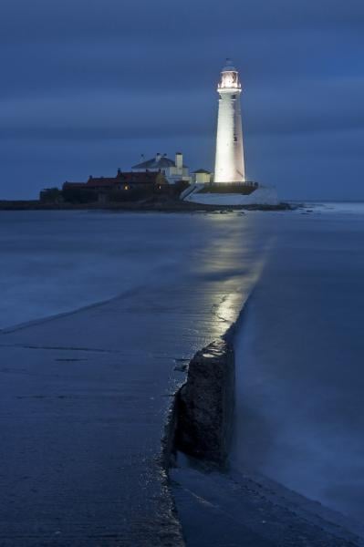 pictures of Northumberland - St Mary's Lighthouse & Causeway