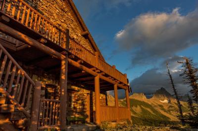 photo spots in Glacier National Park - Granite Park Chalet