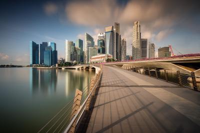 pictures of Singapore - Jubilee and Esplanade Bridge