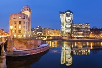 photography spots in Vienna - Urania and Uniqa Tower