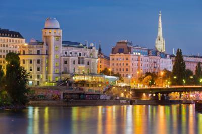 Vienna photo locations - Urania and St. Stephen’s Cathedral
