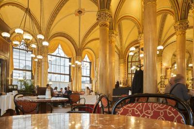 photo spots in Wien - Café Central