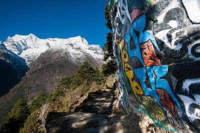 Nepal photos - Mani wall near Namche 