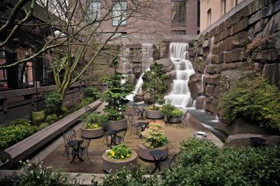 photo locations in Seattle - UPS Waterfall Garden Park