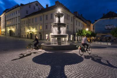 photo spots in Slovenia - Novi trg fountain