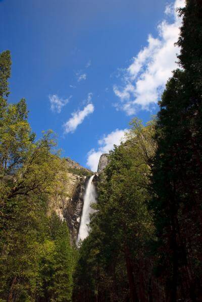 photo spots in California - The Bridalveil Fall Trail 