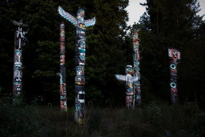 photo locations in Vancouver - Totem Poles at Stanley Park