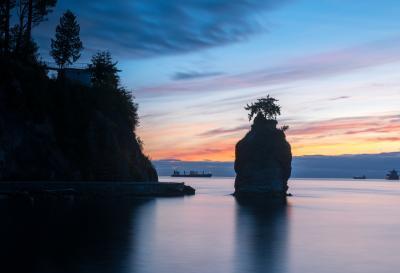 Vancouver photo spots - Siwash Rock at Stanley Park