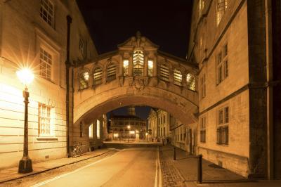Oxford photo spots - Bridge of Sighs