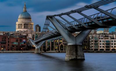 photos of London - St Paul's Cathedral from Millennium Bridge