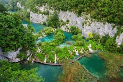 pictures of Plitvice Lakes National Park - Rocky Cliff