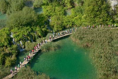 photos of Plitvice Lakes National Park - Rocky Cliff