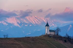 pictures of Slovenia - Jamnik Church