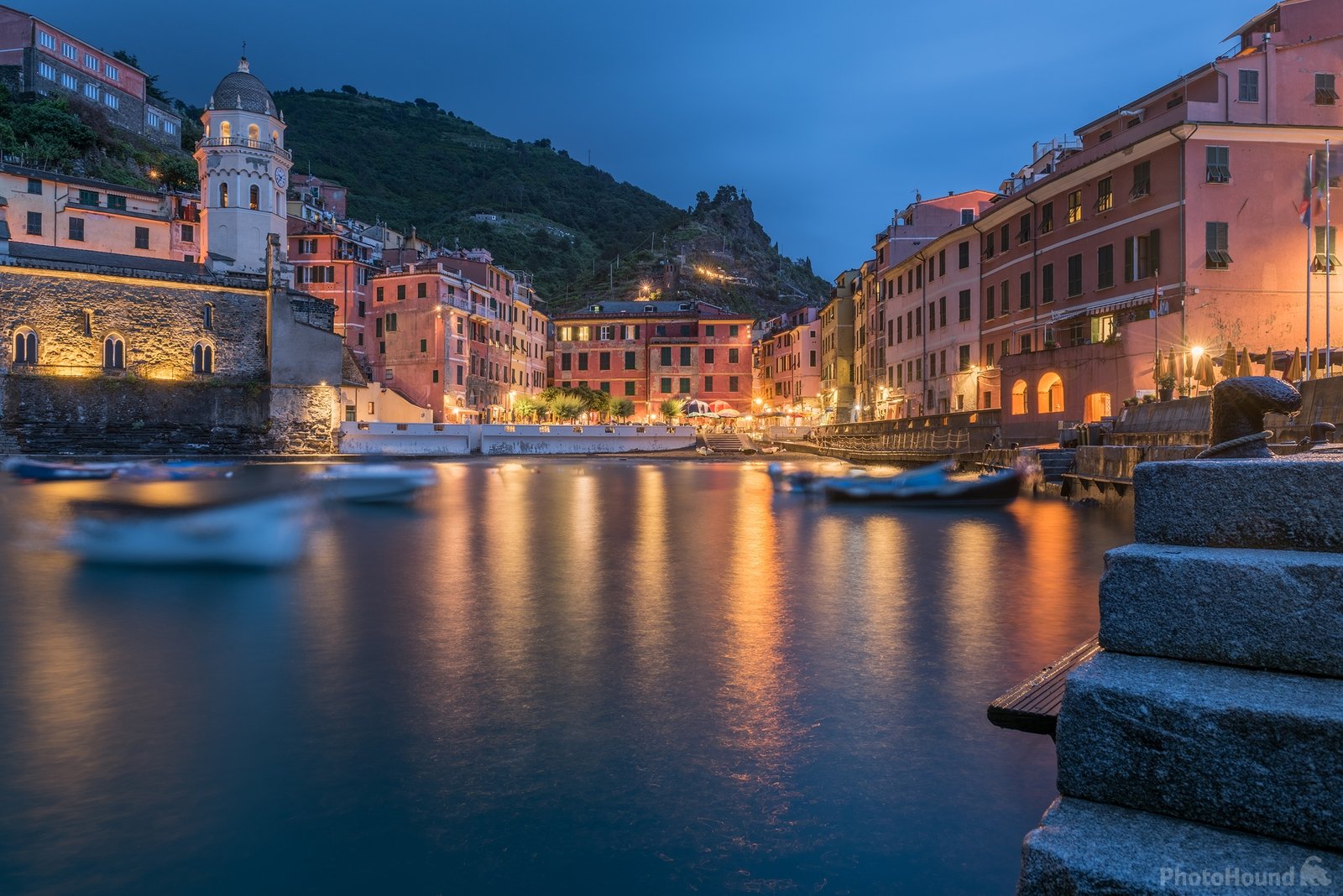Image of Vernazza Harbour by Luka Esenko