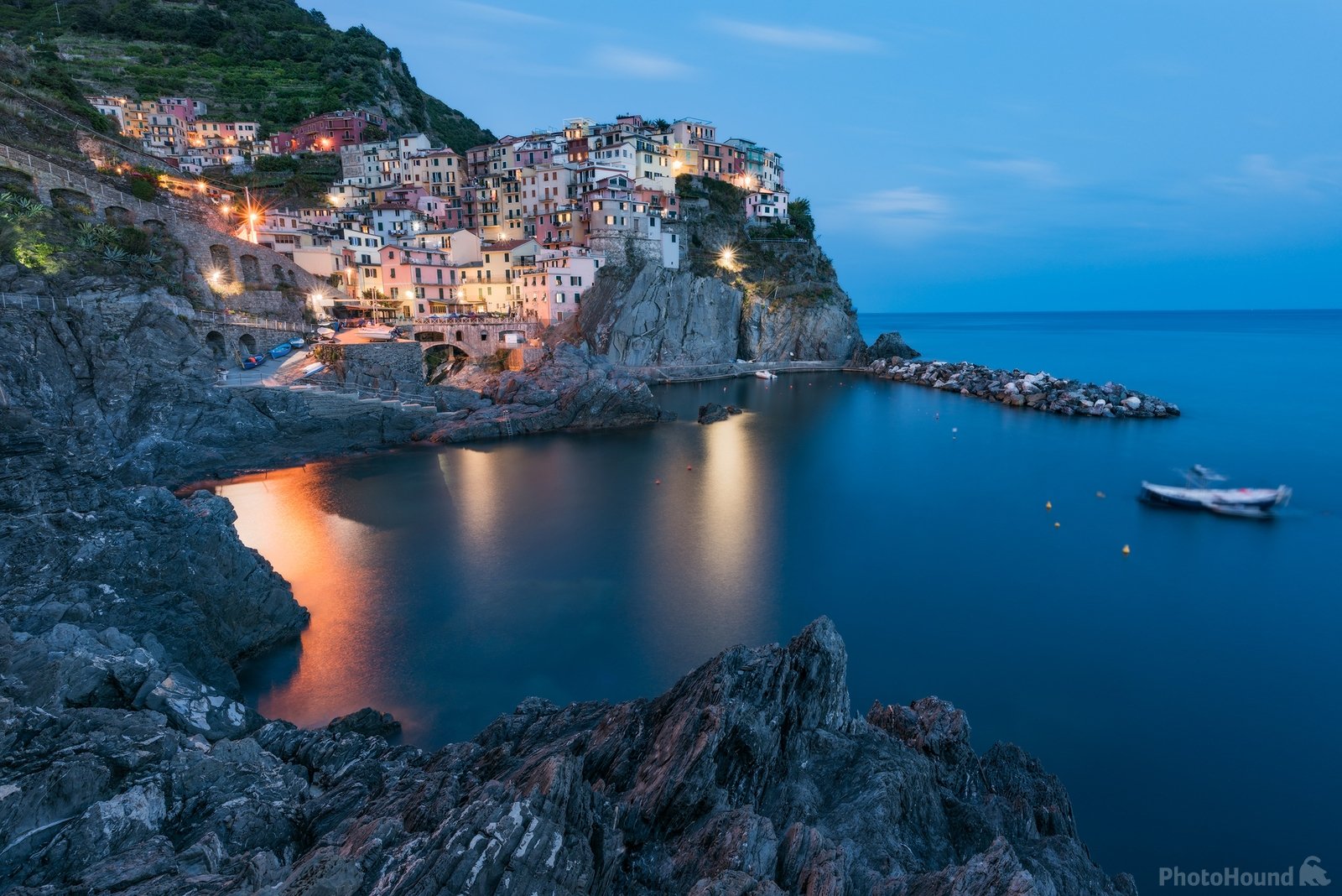 Image of Manarola Scenic View by Luka Esenko