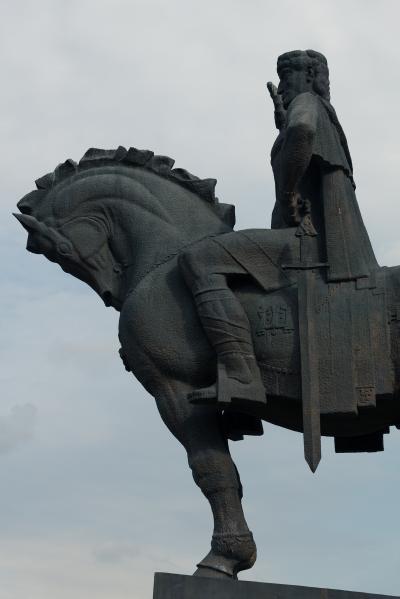 instagram spots in Mtskheta Mtianeti - Statue of King Vakhtang Gorgasali