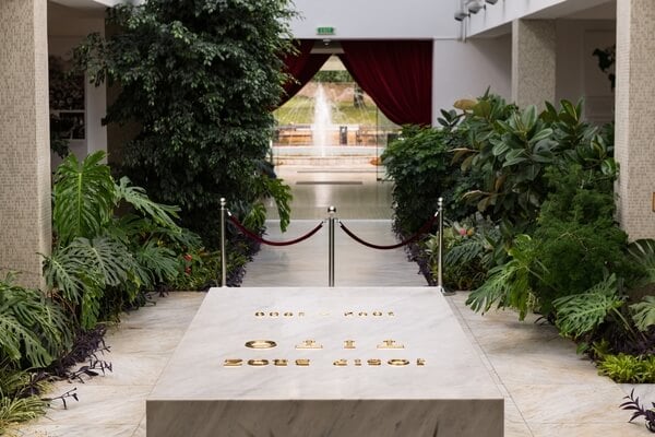 Josip Broz Tito's Tomb (Ku?a cve?a)