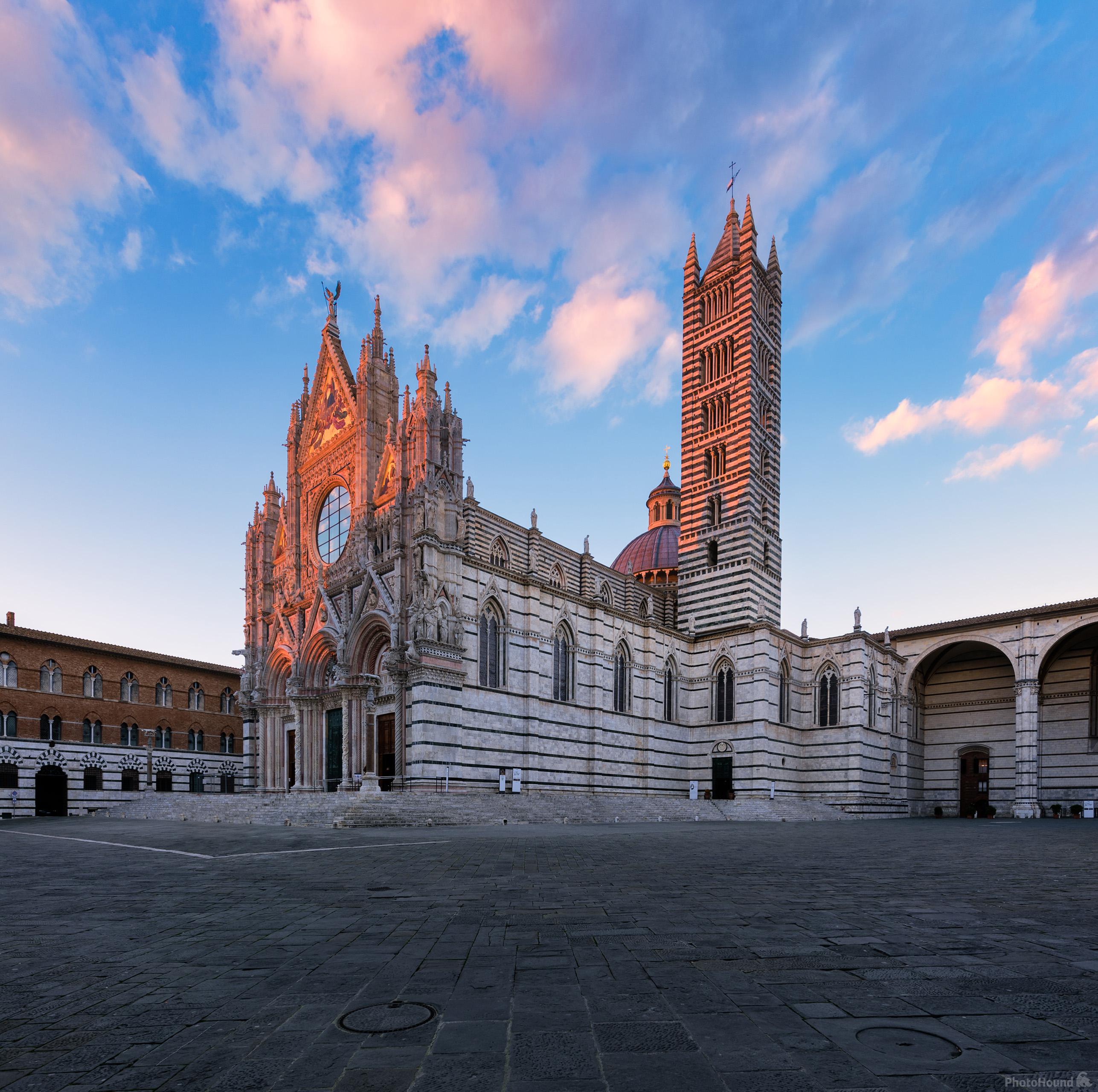 Image of Piazza del Duomo by Luka Esenko