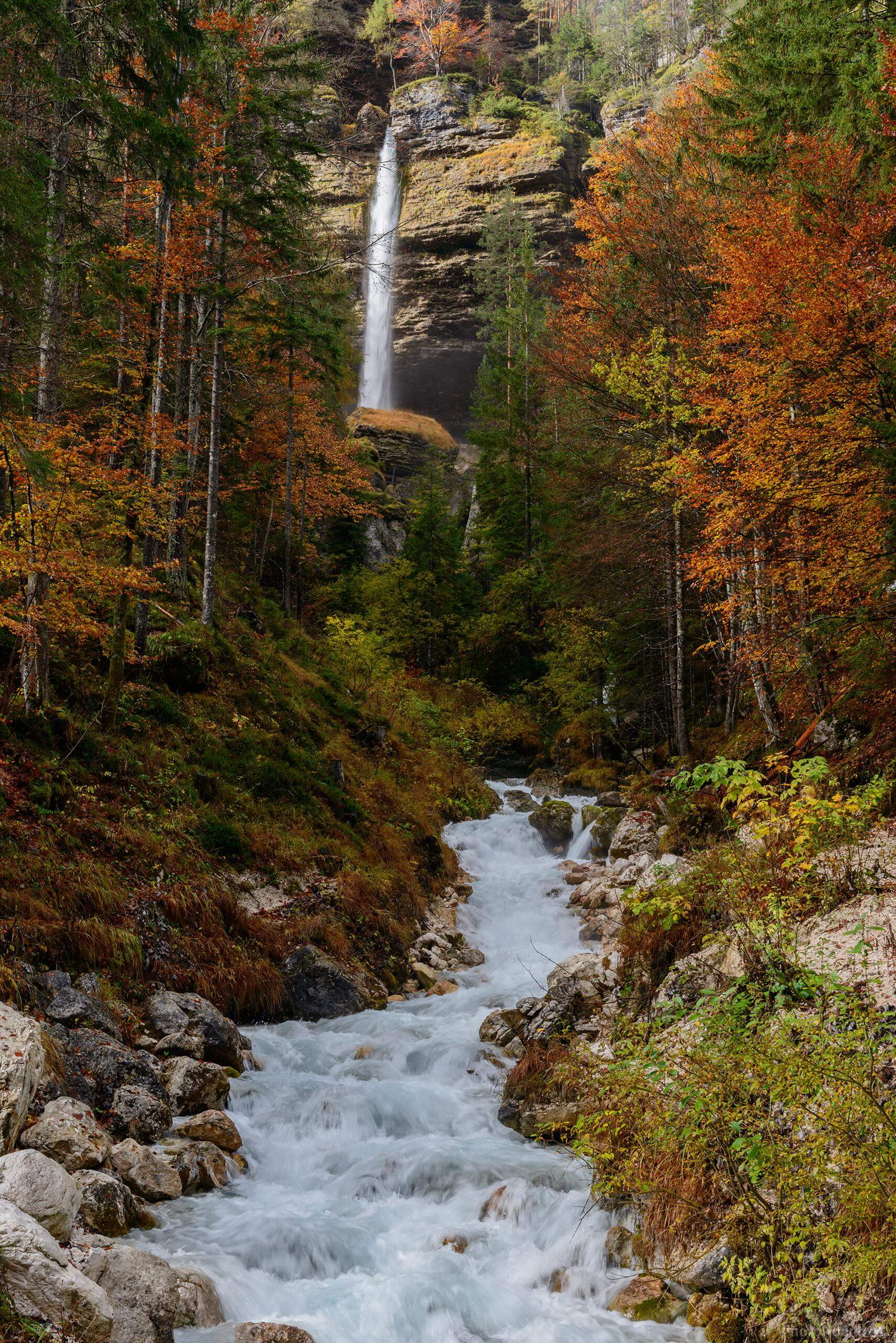 Image of Peričnik Waterfall - Road View by Luka Esenko