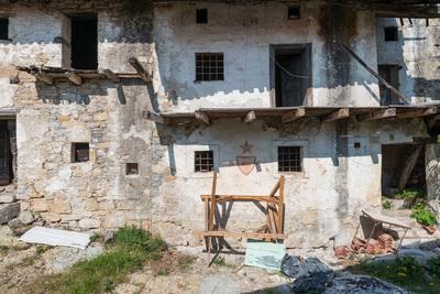 Slovenia photos - Slapnik Ruined Village
