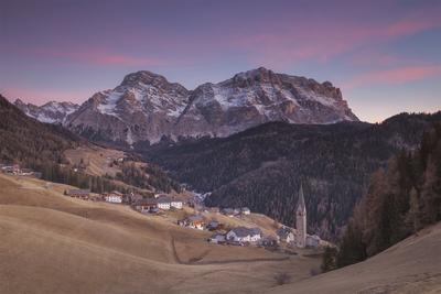 pictures of The Dolomites - La Valle - Chiesa di San Genesio