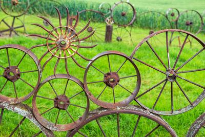 pictures of Palouse - Dahmen Barn and Wagon Wheel Fence