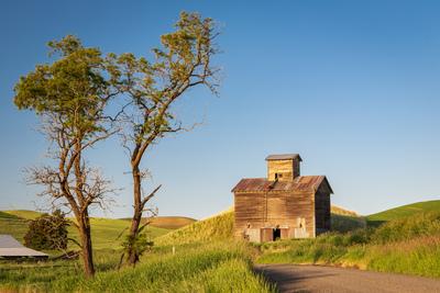 photography locations in Palouse - Filan Road Grain Elevator