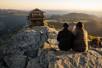 Sunrise watchers at Mount Fremont Lookout