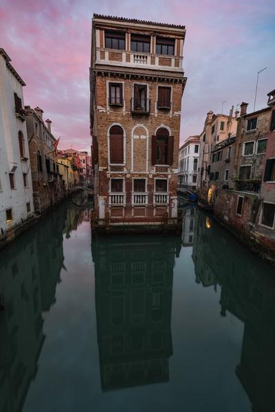 Venice photography locations - Floating House