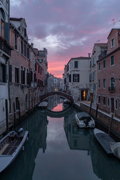 pictures of Venice - Floating House